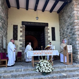 Biskup Šaško predvodio misu na Sljemenu na zavjetnom zagrebačkom hodočašću u Mariju Bistricu